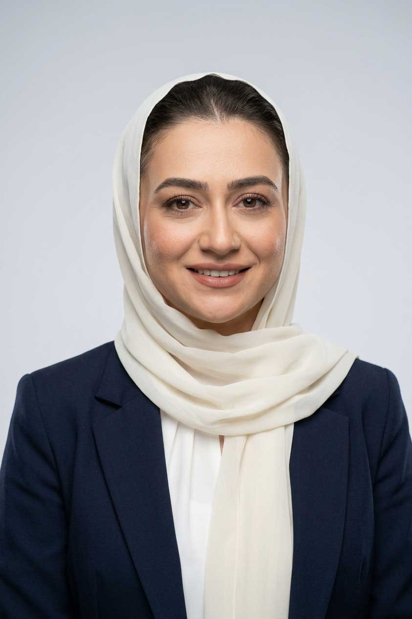 خانم قربانی مدیر بازرگانی